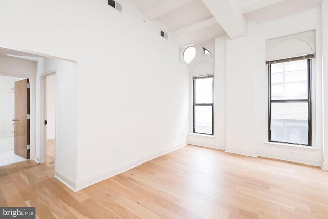 Building Photo - 116 S 7th St