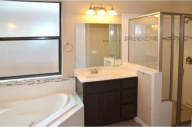 Building Photo - 15908 Dink Pearson Ln