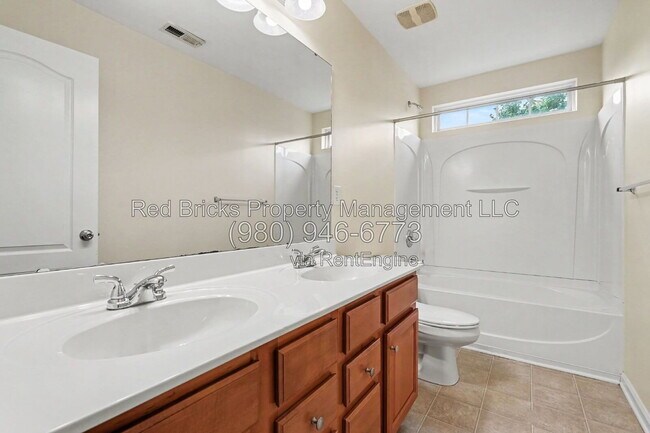 Building Photo - 13502 Delstone Dr