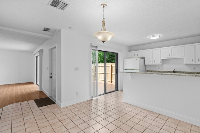 Building Photo - 226 Alemeda Dr