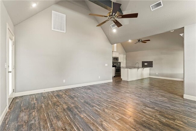 Building Photo - 3205 SW Riverstone Ave