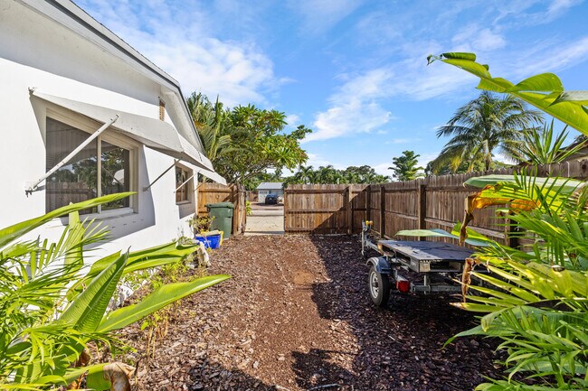 Building Photo - 170 NW 7th St