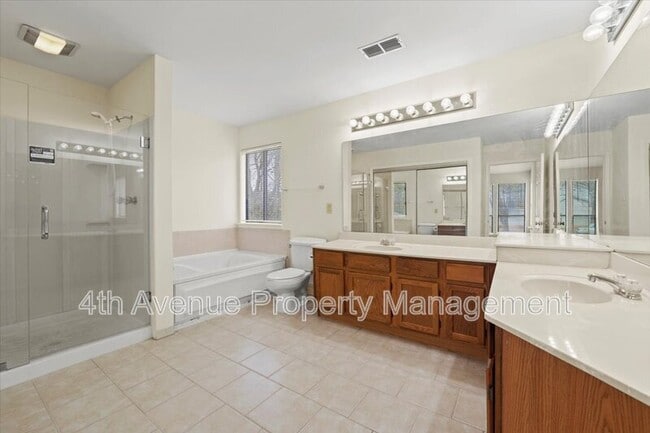 Building Photo - 500 Padens Chase Ct