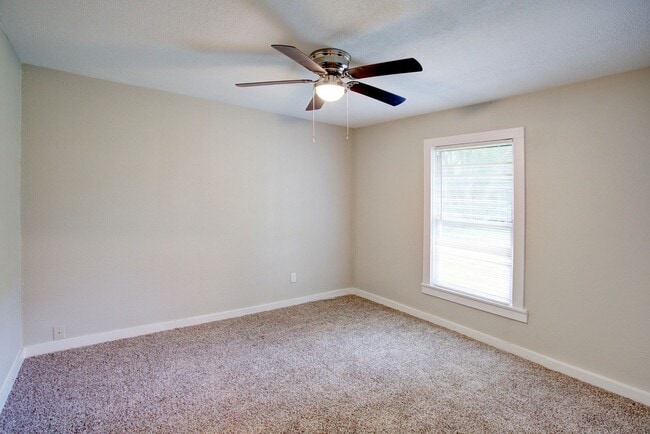 Building Photo - Coming Soon! Pet-Friendly 3BR Home with Large Backyard – Cleburne