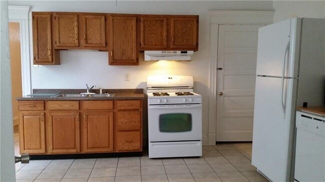 Building Photo - 22 W Katherine Ave