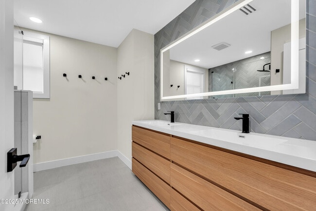 Building Photo - 3580 Ocean Terrace