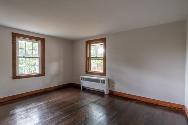 Building Photo - 291 Linden St
