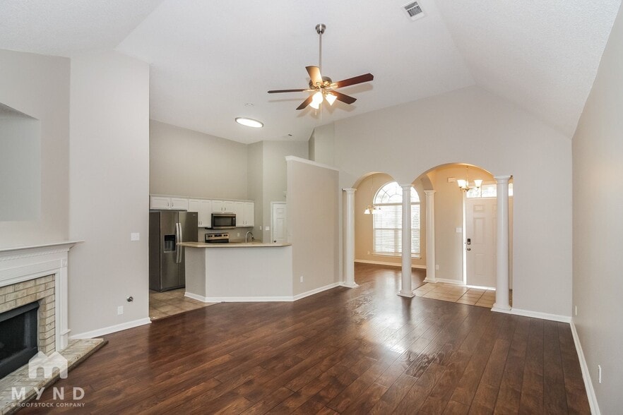 Building Photo - 10172 Lynham Dr