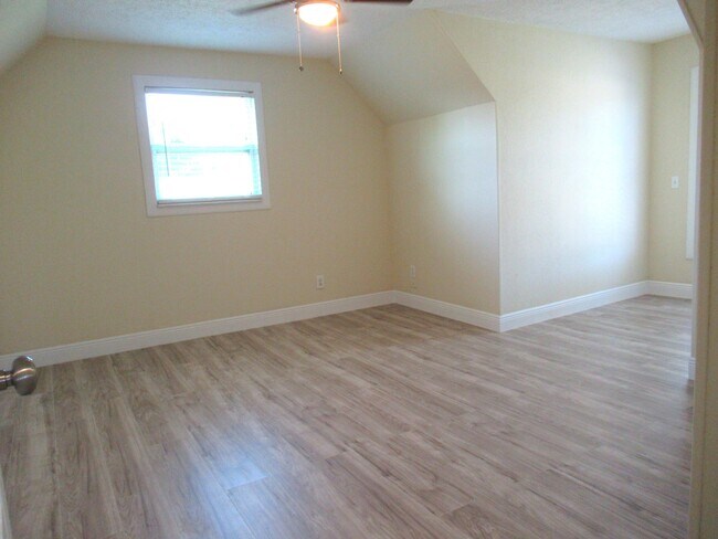 Building Photo - 5310 Palm Dr