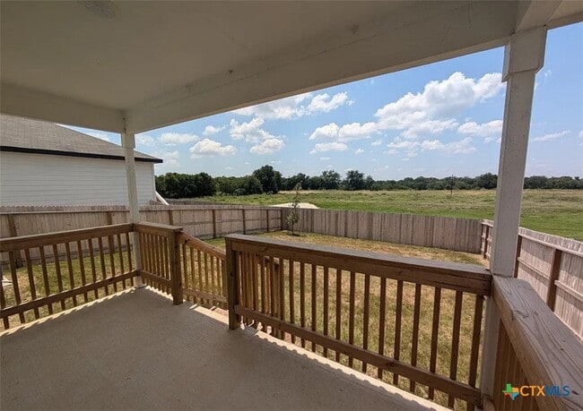 Building Photo - 452 Lynwood Gold