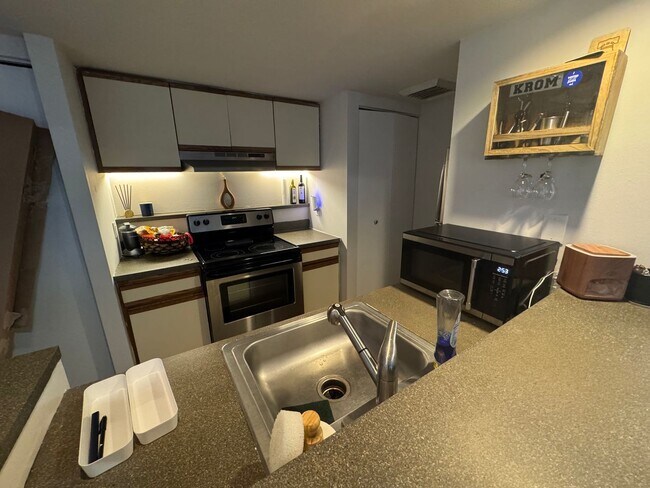 Building Photo - Welcome to Urban Elegance in the Heart of Historic Old City, Philadelphia
