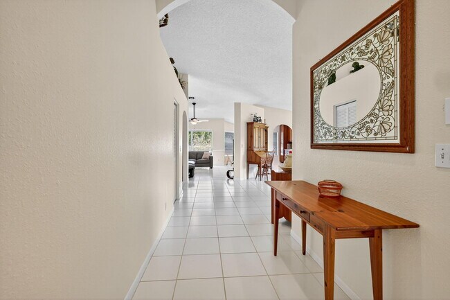Building Photo - 1520 S Club Dr