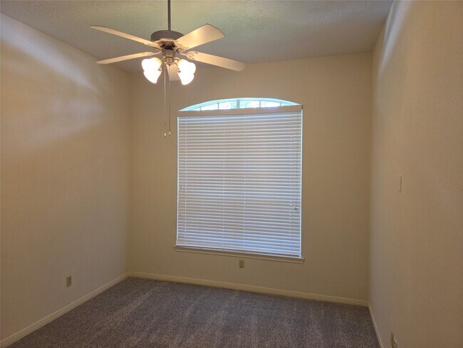 Building Photo - 15114 Farndale Dr