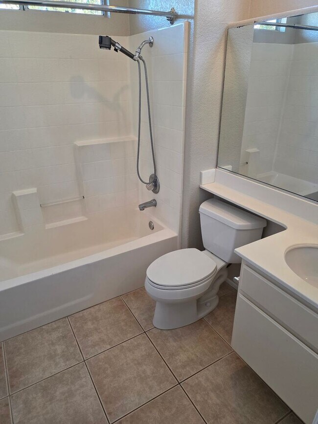 Building Photo - 4 Bedroom Home in Paloma del Sol. Fresh Pa...
