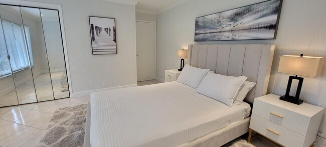 Building Photo - 1036 SW 26th Ave