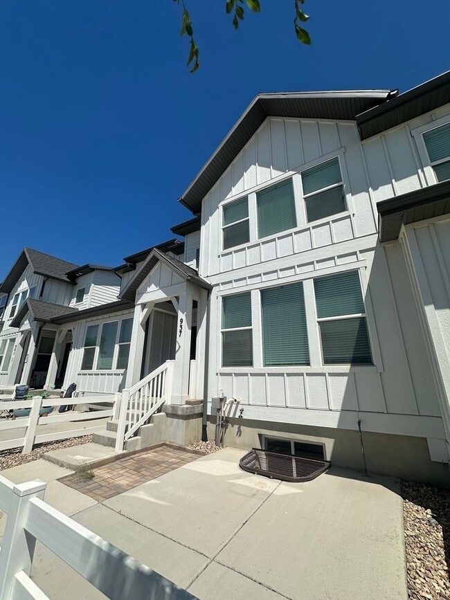 Building Photo - Beautiful Townhome!!!