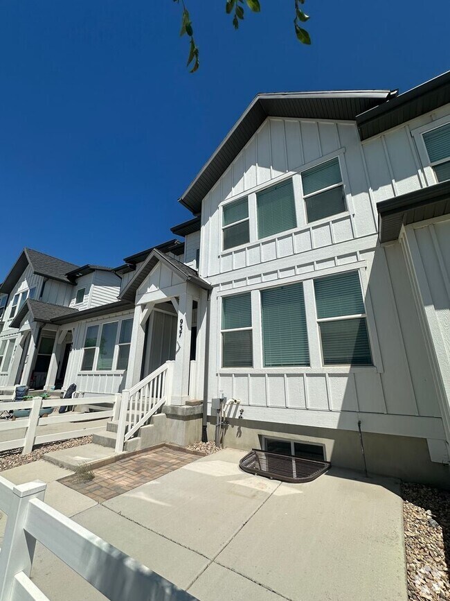 Building Photo - Beautiful Townhome!!!