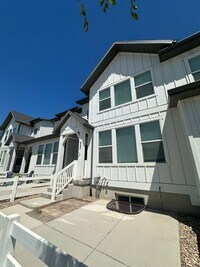 Building Photo - Beautiful Townhome!!!
