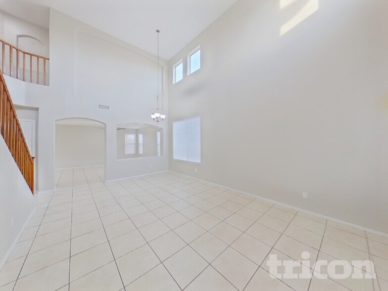 Building Photo - 21116 Alma Dr