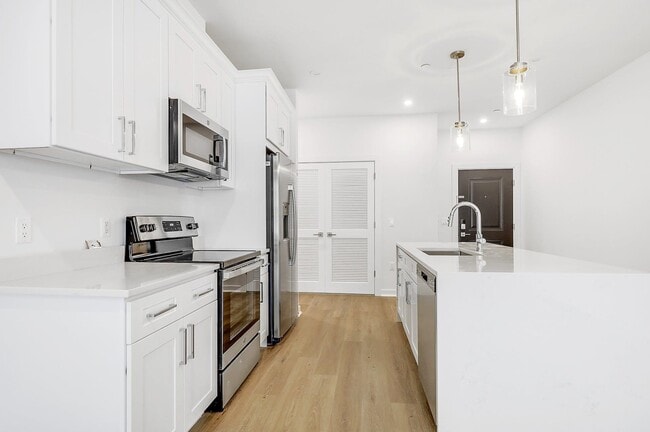 Building Photo - 74 Clarendon Pl