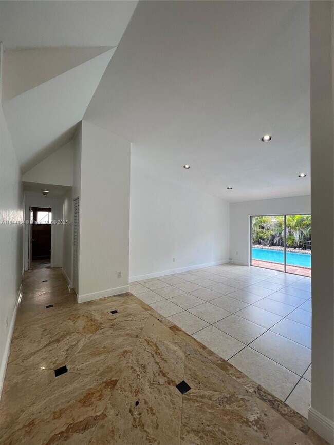 Building Photo - 14605 SW 75th Ave