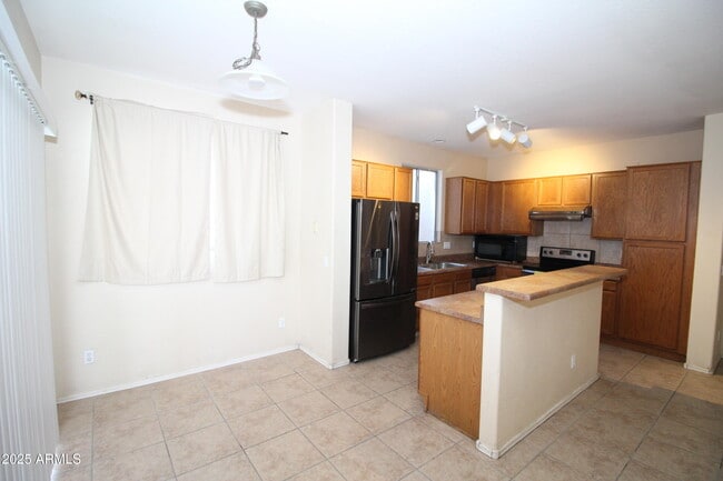 Building Photo - 4815 N 95th Ln