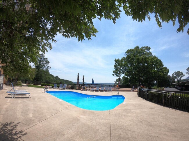 Building Photo - 1131 Stringers Ridge Rd