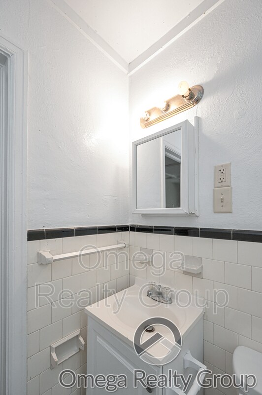 Building Photo - 1026 Pershing St