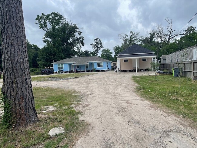 Building Photo - 21878 Russell Dr