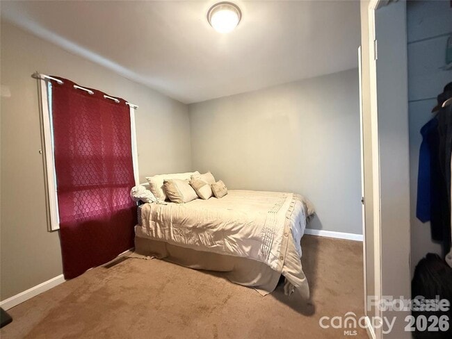 Building Photo - 301 S Mountain St