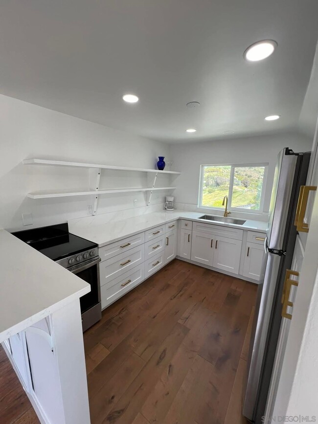 Building Photo - 1531 Avohill Dr
