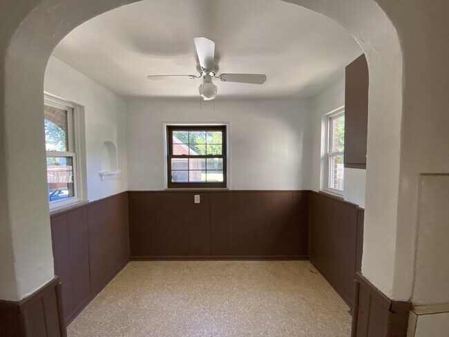 Building Photo - 3847 Revere Dr