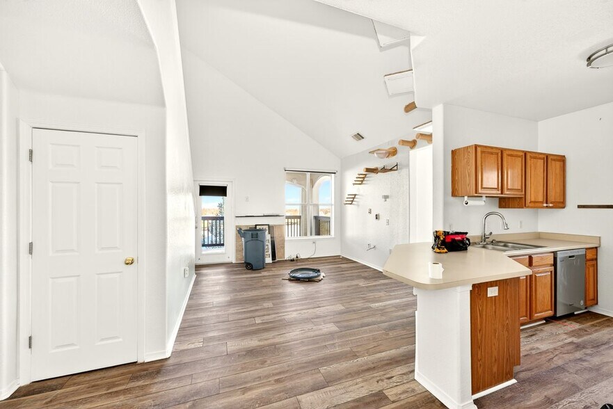 Building Photo - 18929 E Warren Cir