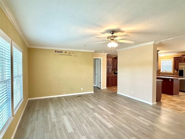 Building Photo - 831 Country Club Rd