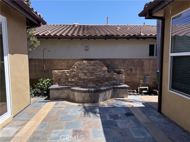 Building Photo - 5 Stonegate