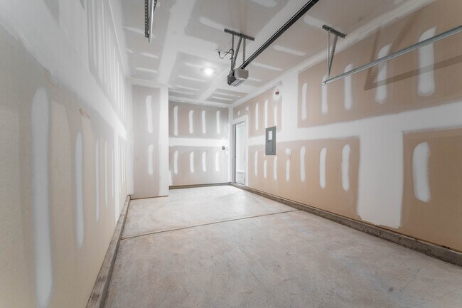 Building Photo - 370 Freestall Dr