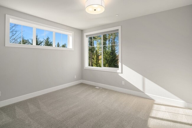 Building Photo - Luxury Haven