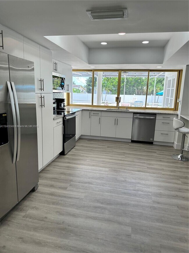 Building Photo - 3 bedroom in Hollywood FL 33021