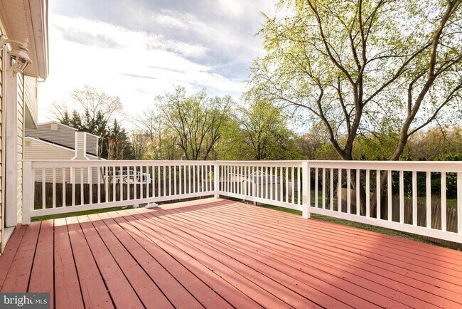 Building Photo - 9004 Roundleaf Way