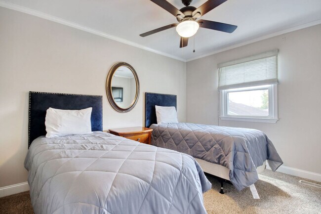 Building Photo - 1563 Elizabeth Rd