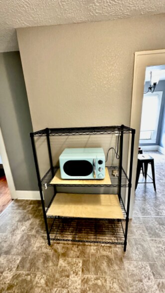 Building Photo - 4405 Woodside St