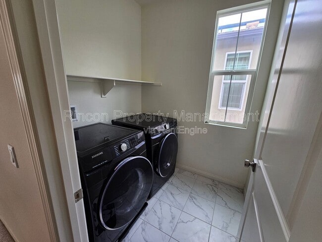 Building Photo - 431 Limoneira Ln