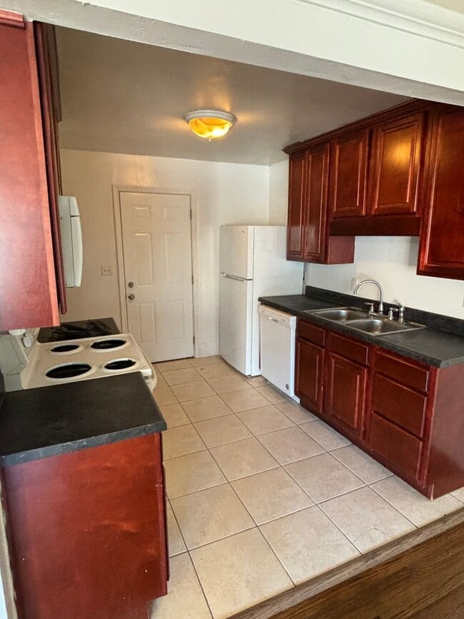 Building Photo - 3 Bedroom 2 Bath located in Brookhaven off Hargrove Road