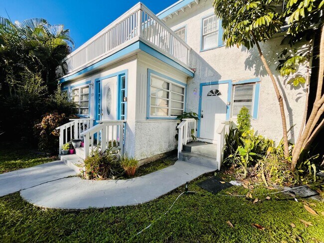 Primary Photo - 313 S Lakeside Dr