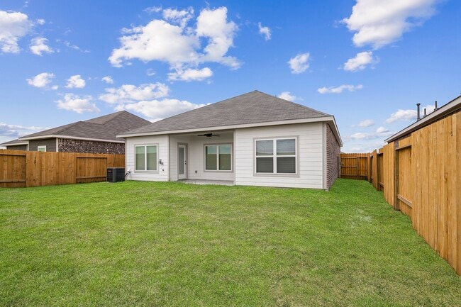 Building Photo - 417 Mustang Trot Dr