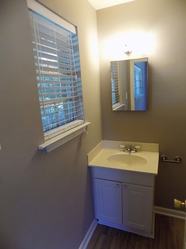 Building Photo - **Available Now** Updated 3 Bedroom Home i...