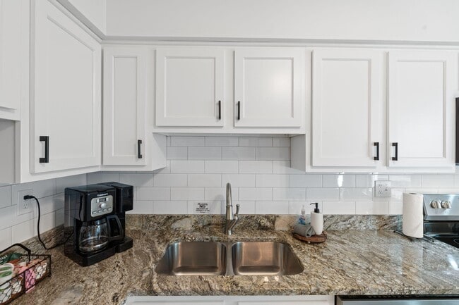 Building Photo - 747 Spring Meadows Dr