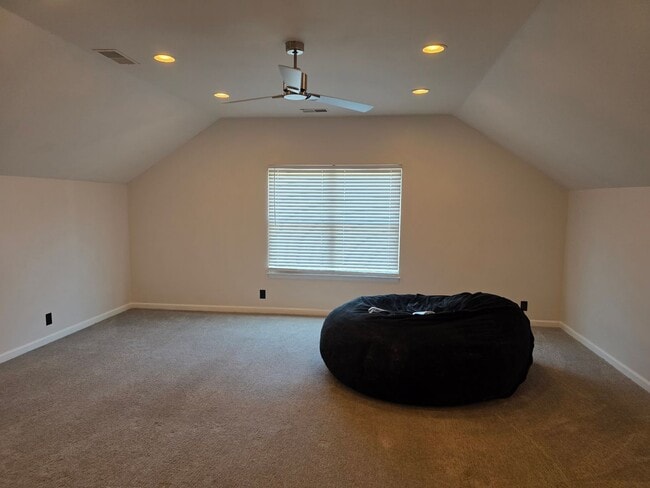 Building Photo - 4 Bedroom! Walk to Jim Warren Park, Franklin TN