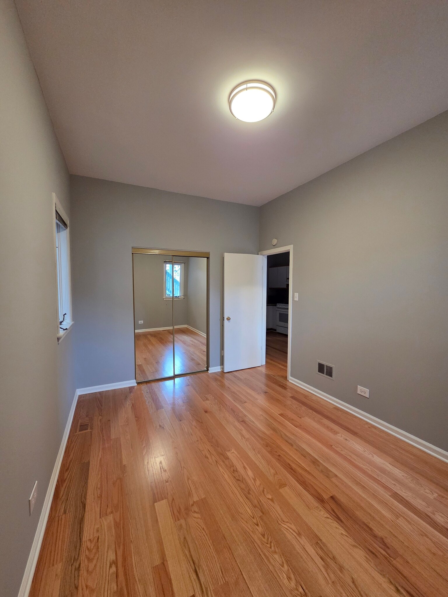 Bedroom 2 - 1229 W Wellington Ave
