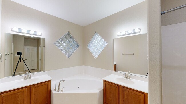 Building Photo - $2,095 FOR A GORGEOUS HOME BY FORT HOOD!